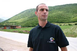 Поминувавме тешки денови во ќелиите, во кои не знаеш дали  единственото ќебе да го ставиш на ладниот бетон под себе или да се покриеш, вели Јусуф Алиу