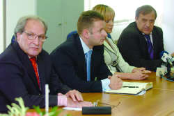 ПРЕС Цените на лековите ќе бидат исти како на оние во аптеките на „Зегин“, најавуваат од конзорциумот составен од „Алкалоид“, „Зегин“ и „Фармакорп“