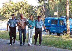 До пр��мање на поткуп во износ од 700 евра, според обвинителниот акт, дошло по поднесена молба на осудениот Добривије Тодоровиќ, кој поради нарушена здравствена состојба побарал да му биде прекратено издржувањето на затворската казна 