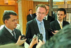 До крајот на октомври нашите власти ќе прават математики како да ги убедат монетарците оти намалените даночни стапки можат да се вклопат во буџетот и во аранжманот 